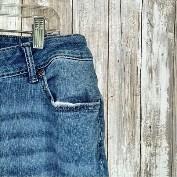 Maurices Mid Rise Light Wash Short Straight Leg Jeans - Picture 2 of 6